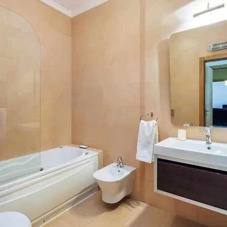 Colina H Modern & Comfortable 2 Bed Апартаменты