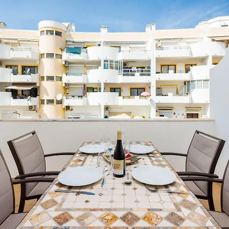 Colina H Modern & Comfortable 2 Bed Apartment *